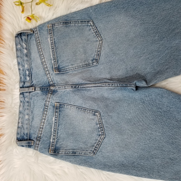 ZARA HI-RISE Distressed Jeans Color Light Blue Wash, SIZE 6.... - Picture 7 of 16